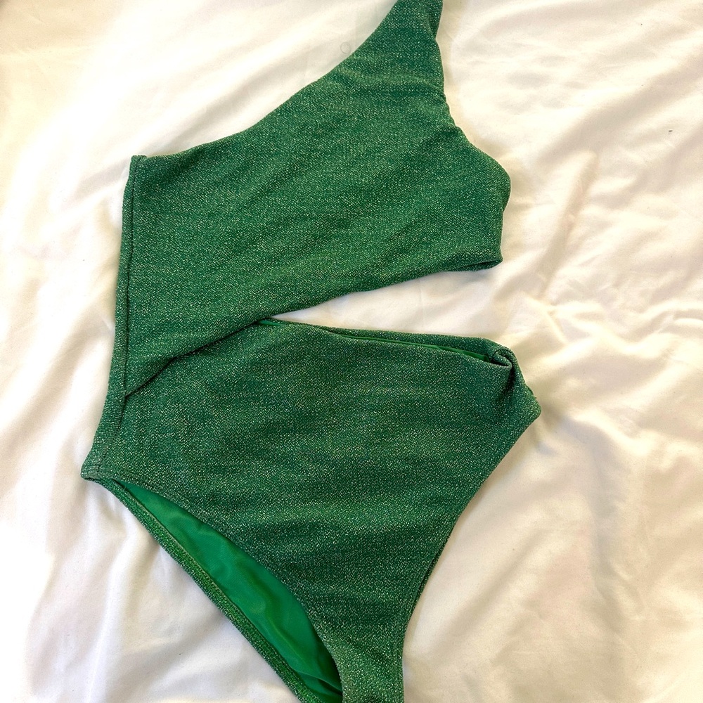 One Piece in Shiny Green
BEACH RIOT